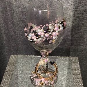 Queen wine glass